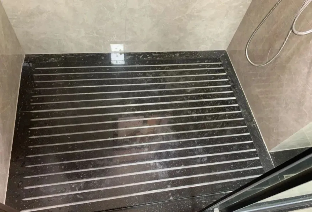 时尚又实用:2024年淋浴间大理石拉槽设计风靡,排水效果惊艳!