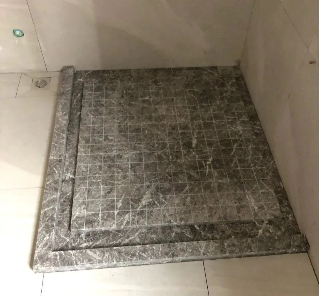 时尚又实用:2024年淋浴间大理石拉槽设计风靡,排水效果惊艳!